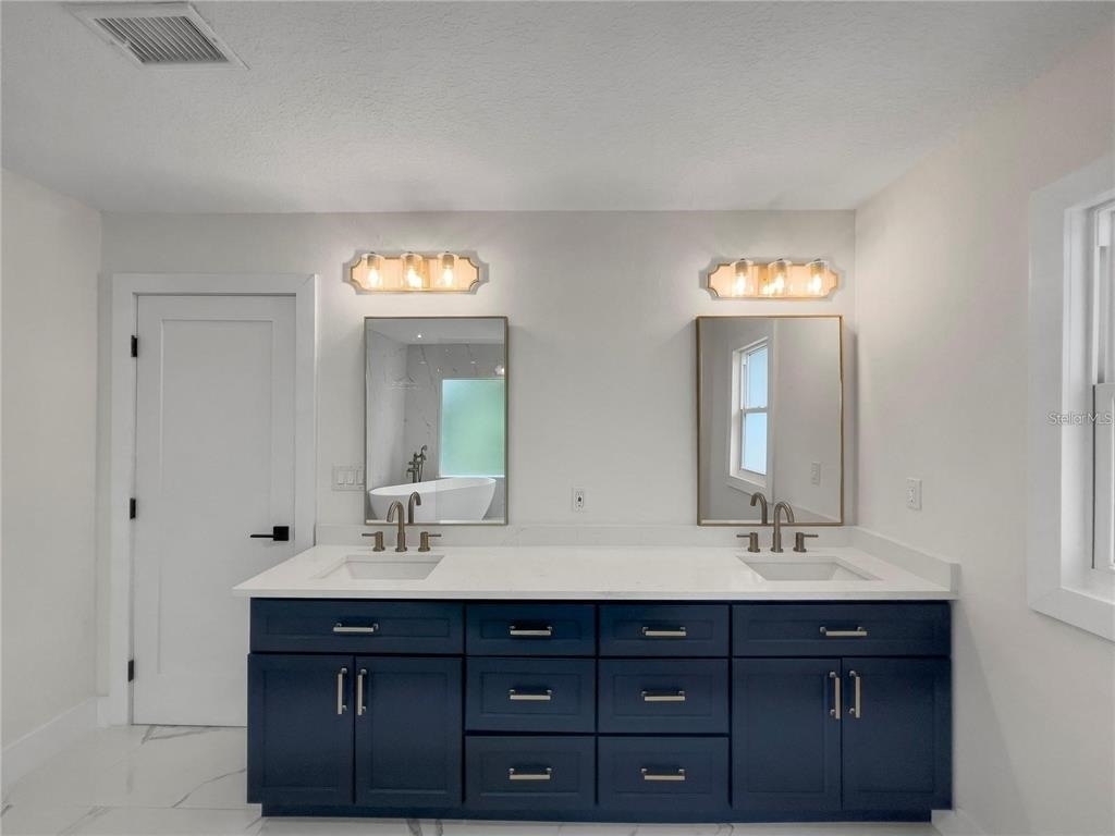 1368 Hibiscus Avenue - Photo 23