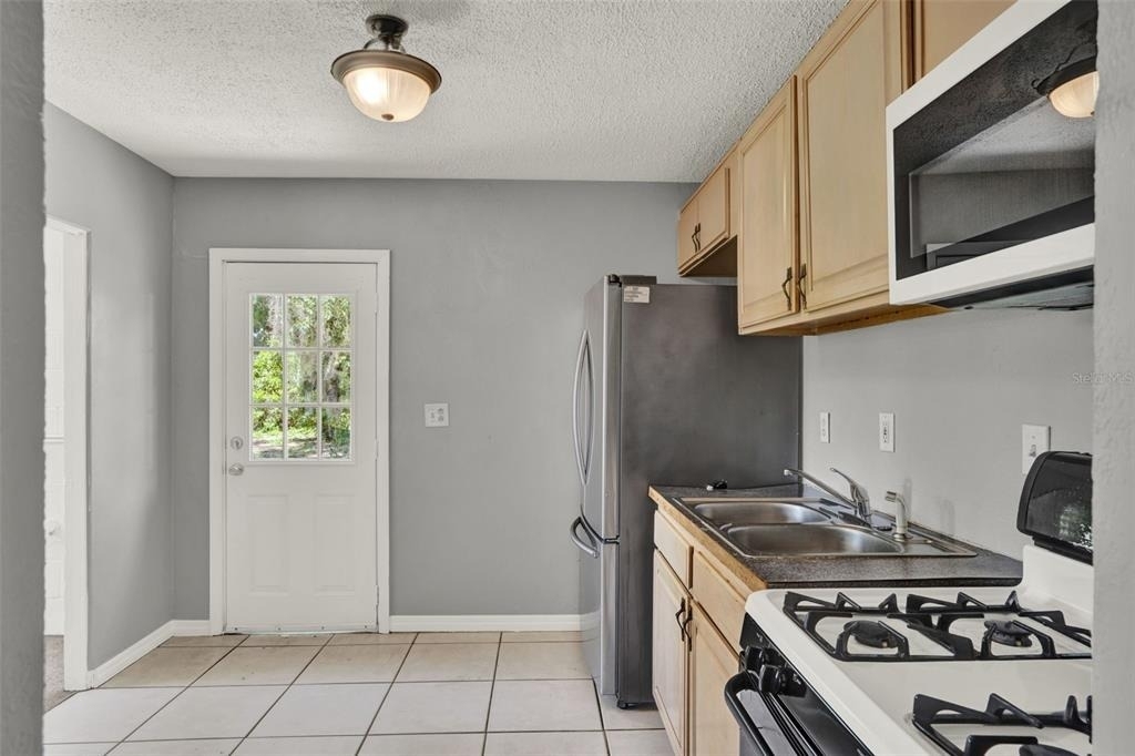 1220 Morin Street - Photo 8