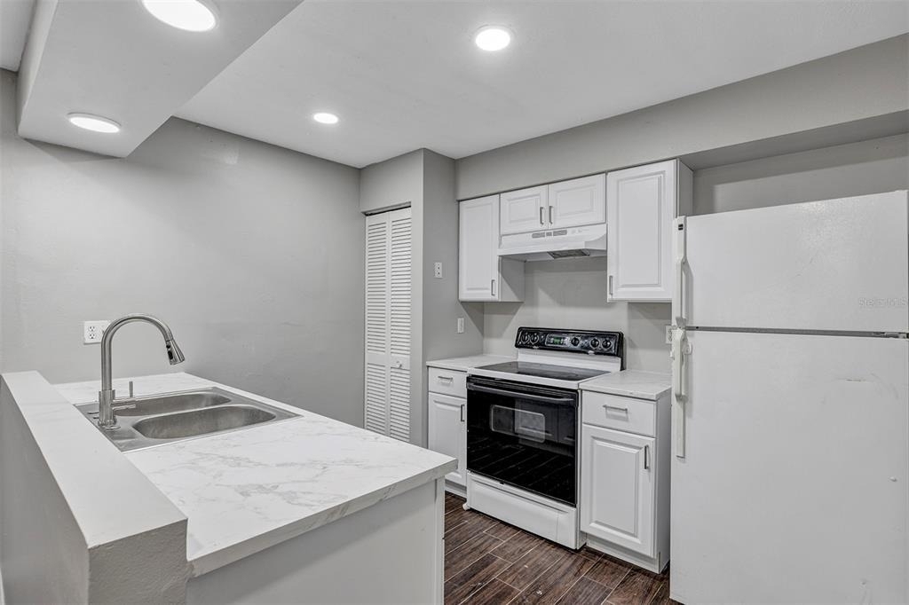 3990 Se 17th Ct - Photo 11
