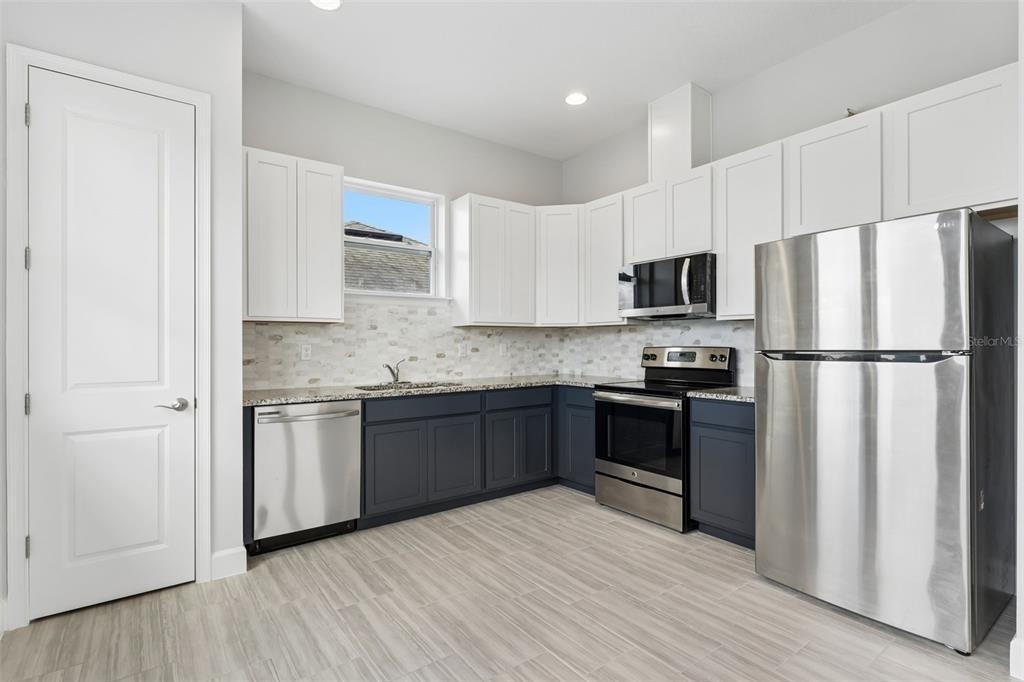 8033 Nemours Parkway - Photo 3