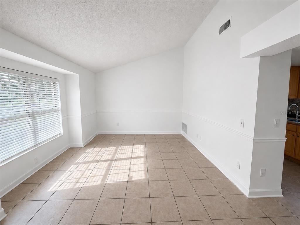 1409 Madrid Way - Photo 6