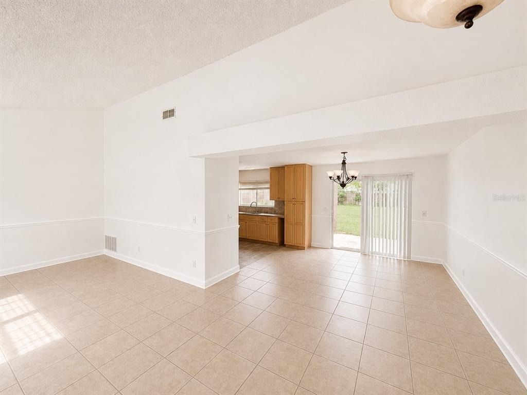 1409 Madrid Way - Photo 7