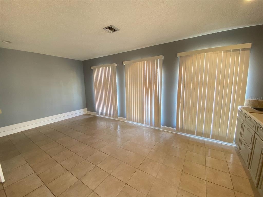 1409 Madrid Way - Photo 15