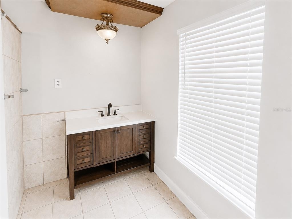 1409 Madrid Way - Photo 13