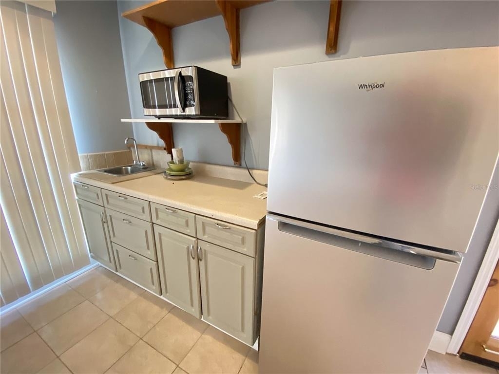 1409 Madrid Way - Photo 17