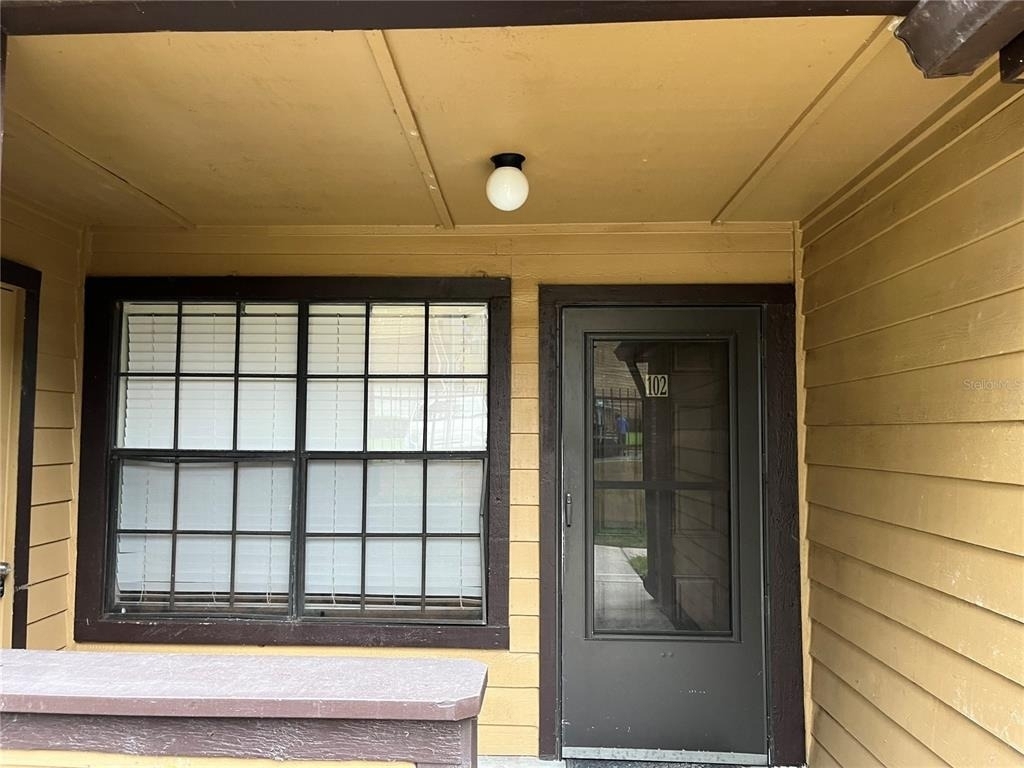 355 Lakepointe Drive - Photo 2