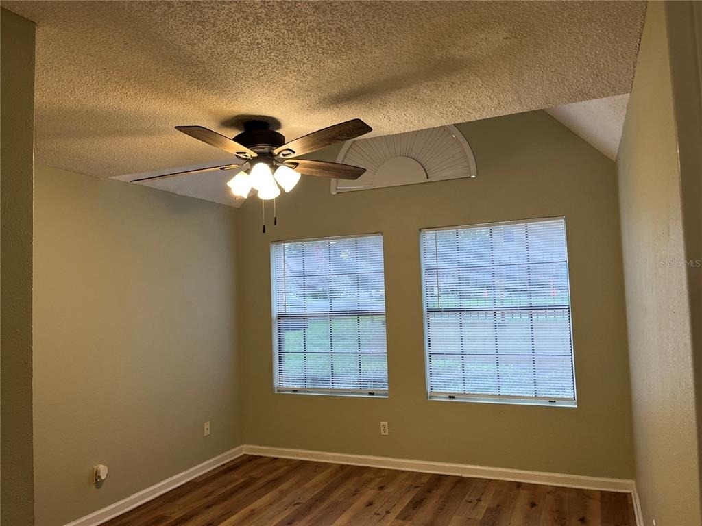 355 Lakepointe Drive - Photo 11