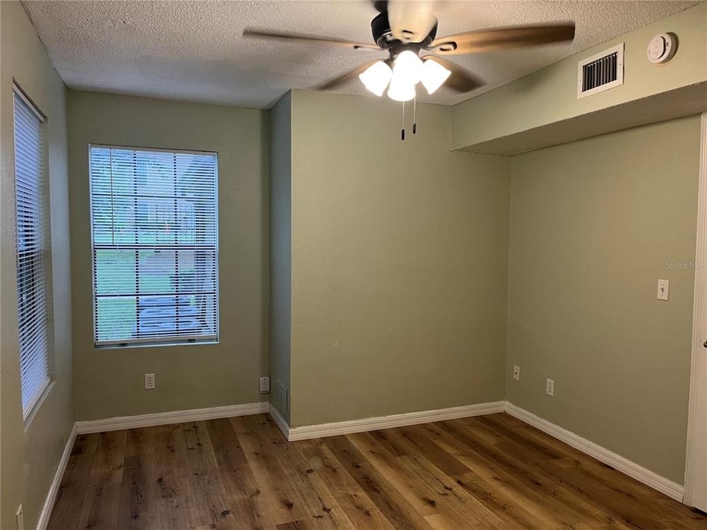 355 Lakepointe Drive - Photo 10