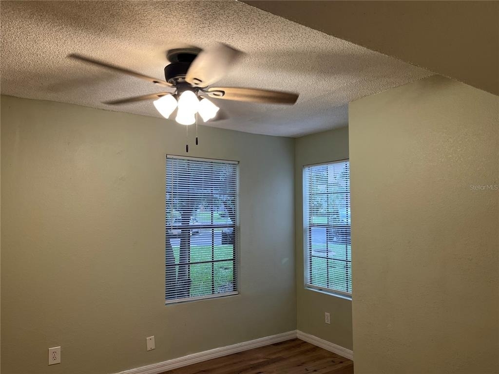 355 Lakepointe Drive - Photo 9
