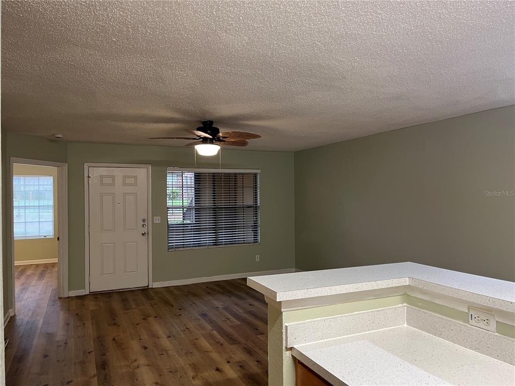 355 Lakepointe Drive - Photo 4