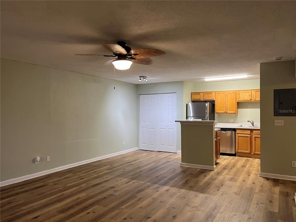 355 Lakepointe Drive - Photo 6