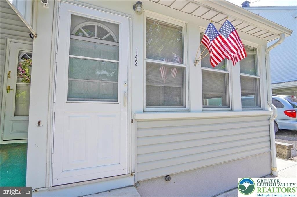 142 Ridge Street - Photo 0