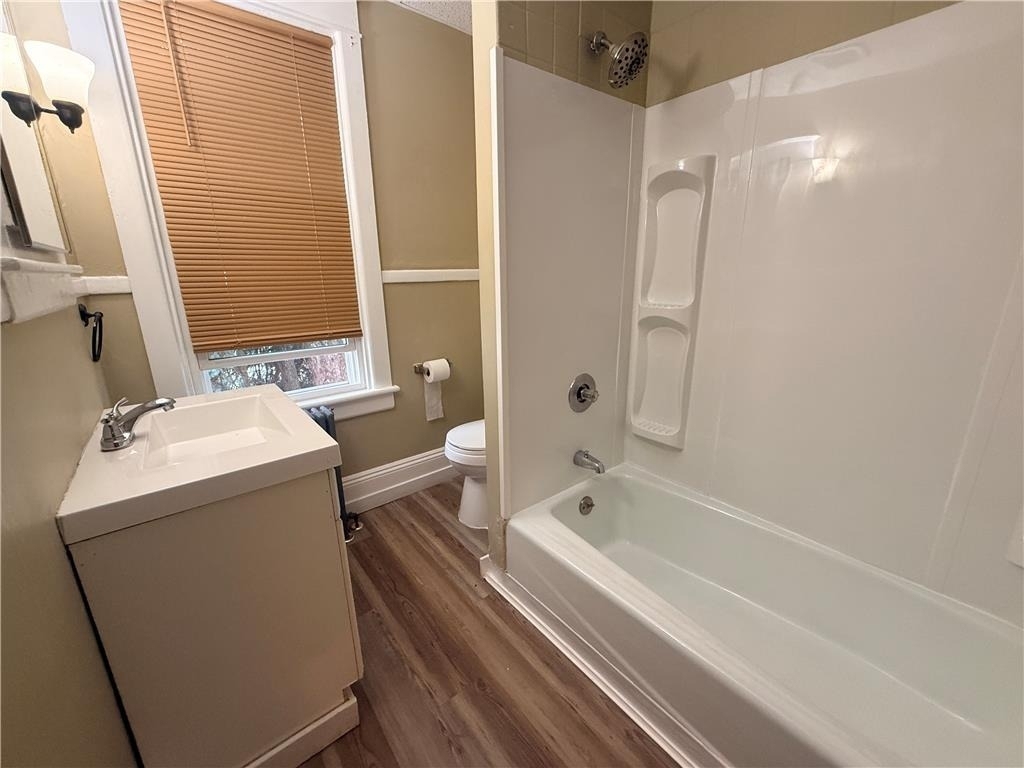943 Center Street - Photo 6