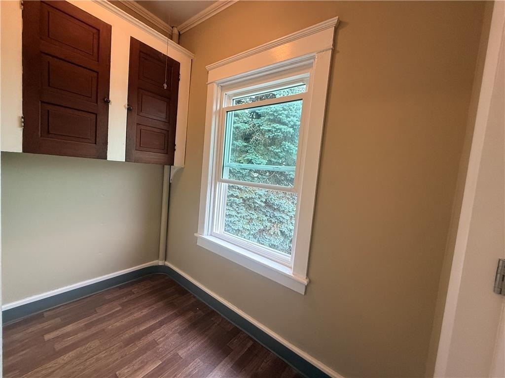 943 Center Street - Photo 4