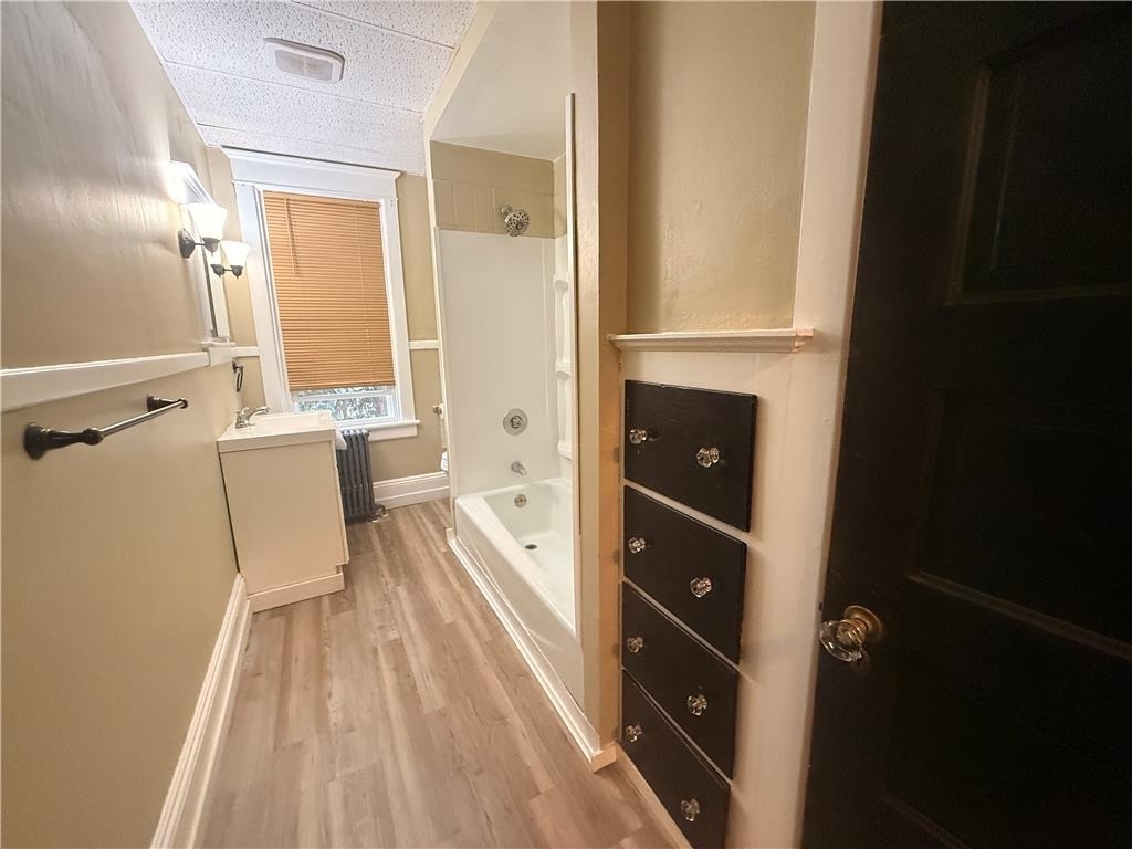 943 Center Street - Photo 5