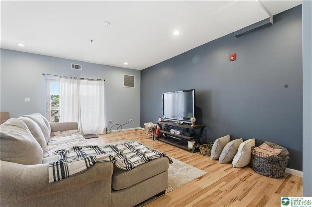 623 Walnut Avenue - Photo 1