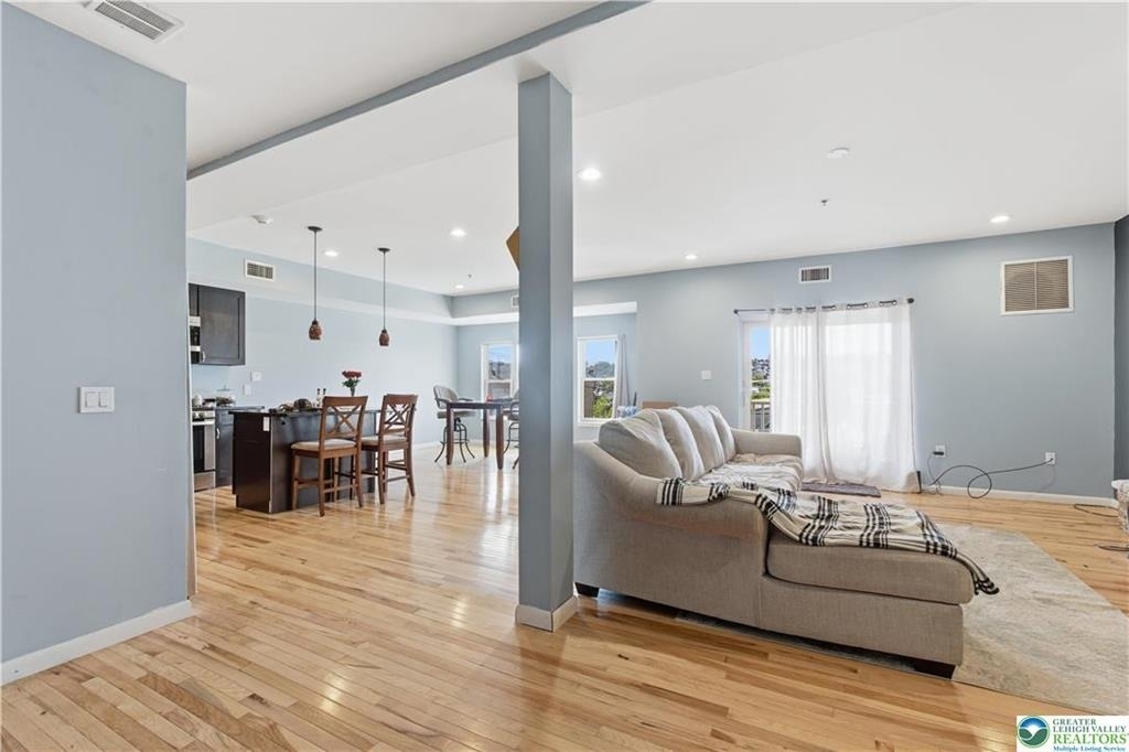623 Walnut Avenue - Photo 2