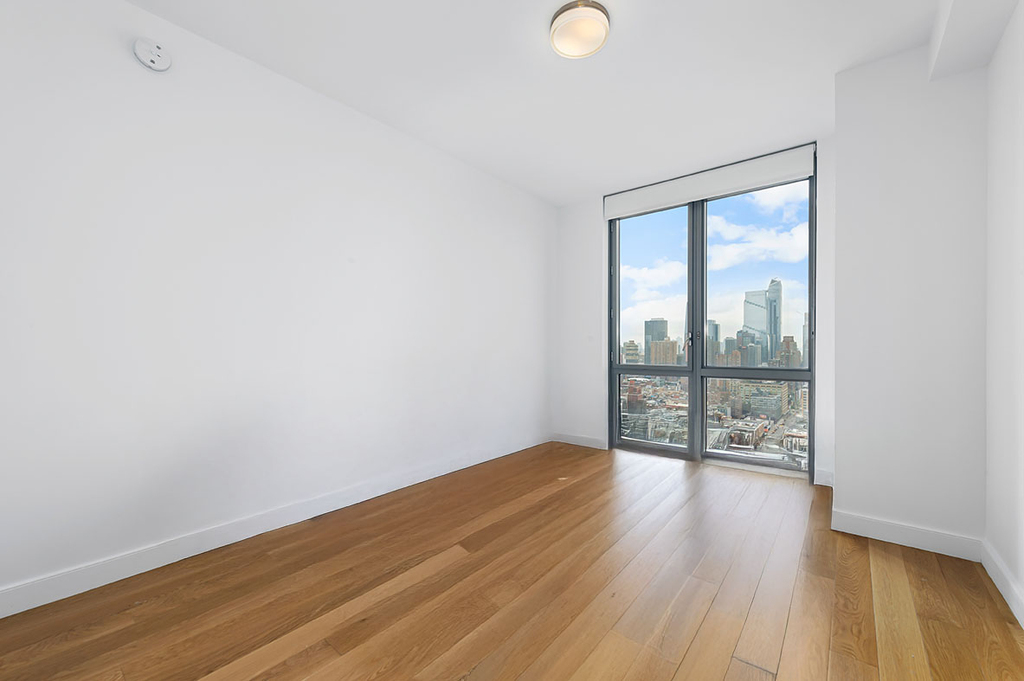 West 56th & 11th Ave - Photo 3