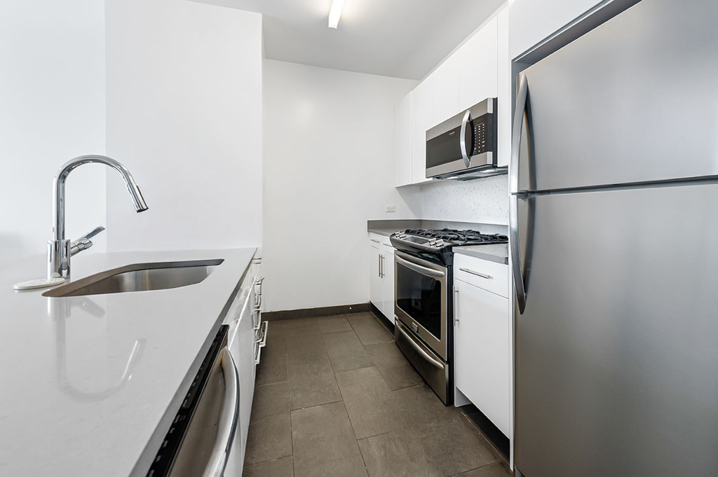 West 56th & 11th Ave - Photo 2