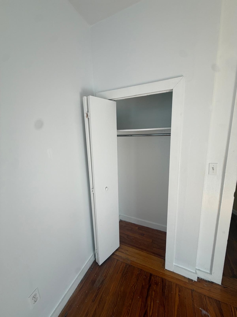 West 179th Street - Photo 6