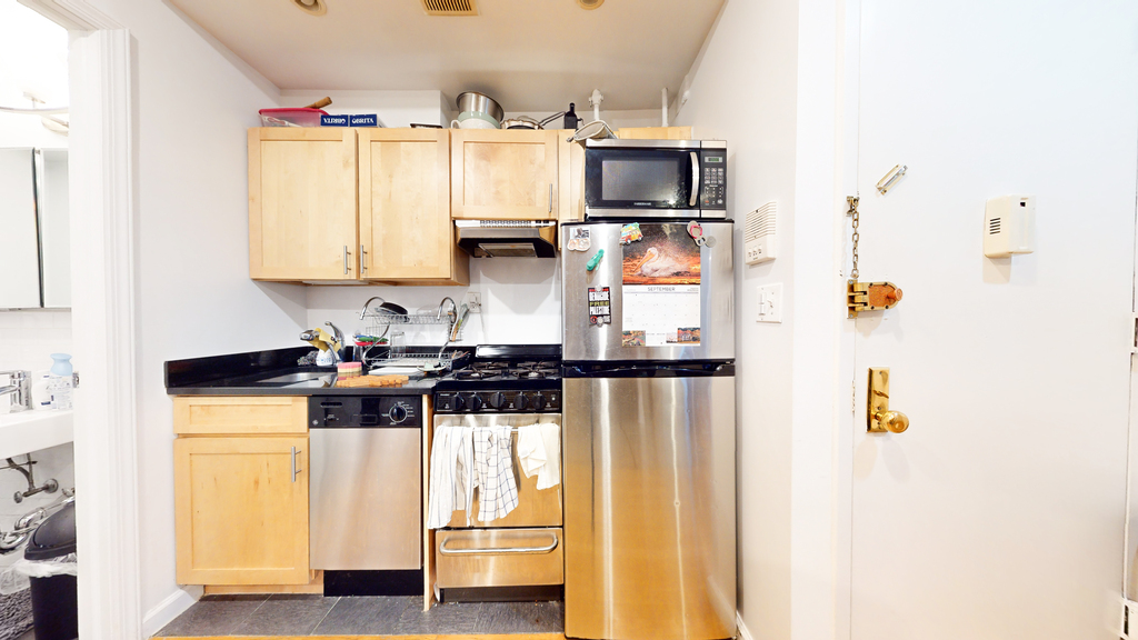 431 East 73rd Street - Photo 2