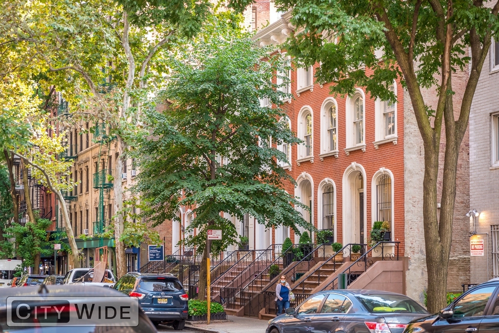 431 East 73rd Street - Photo 12