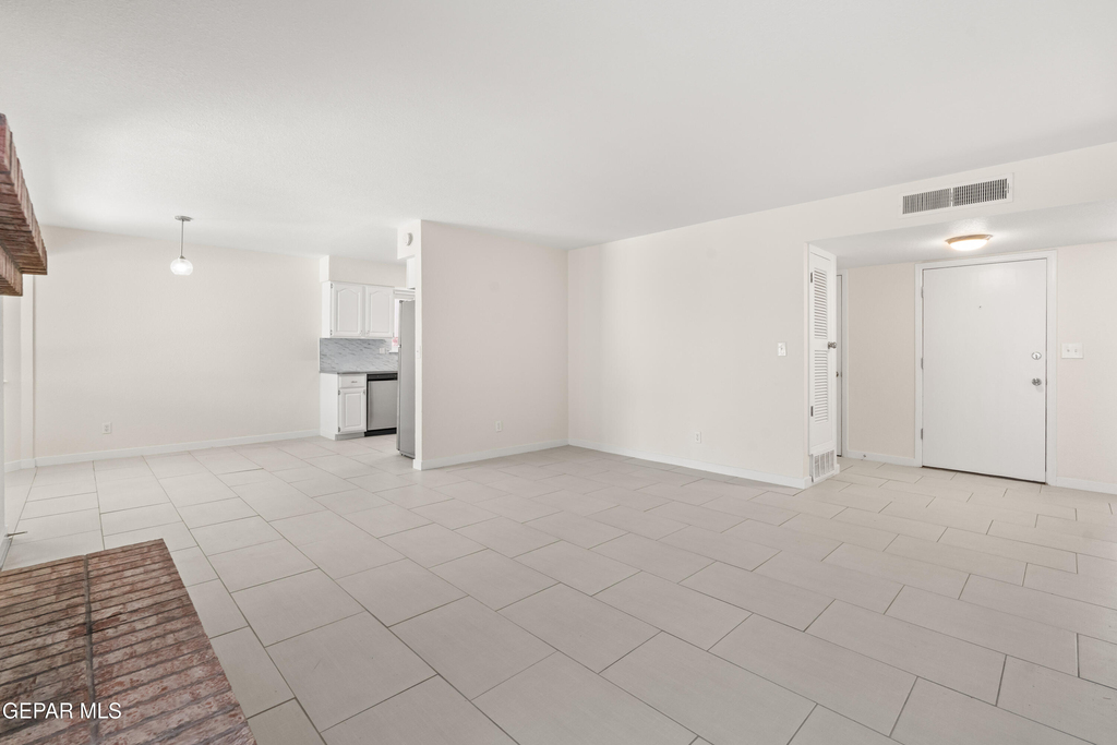936 Oneida Drive - Photo 4