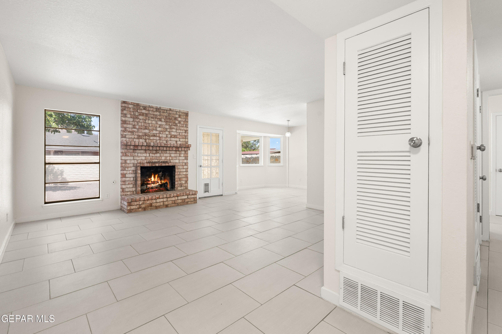 936 Oneida Drive - Photo 2