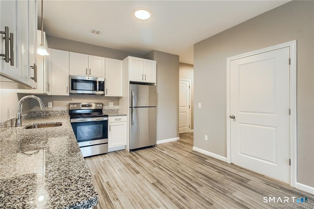 9 Steele Boulevard - Photo 0