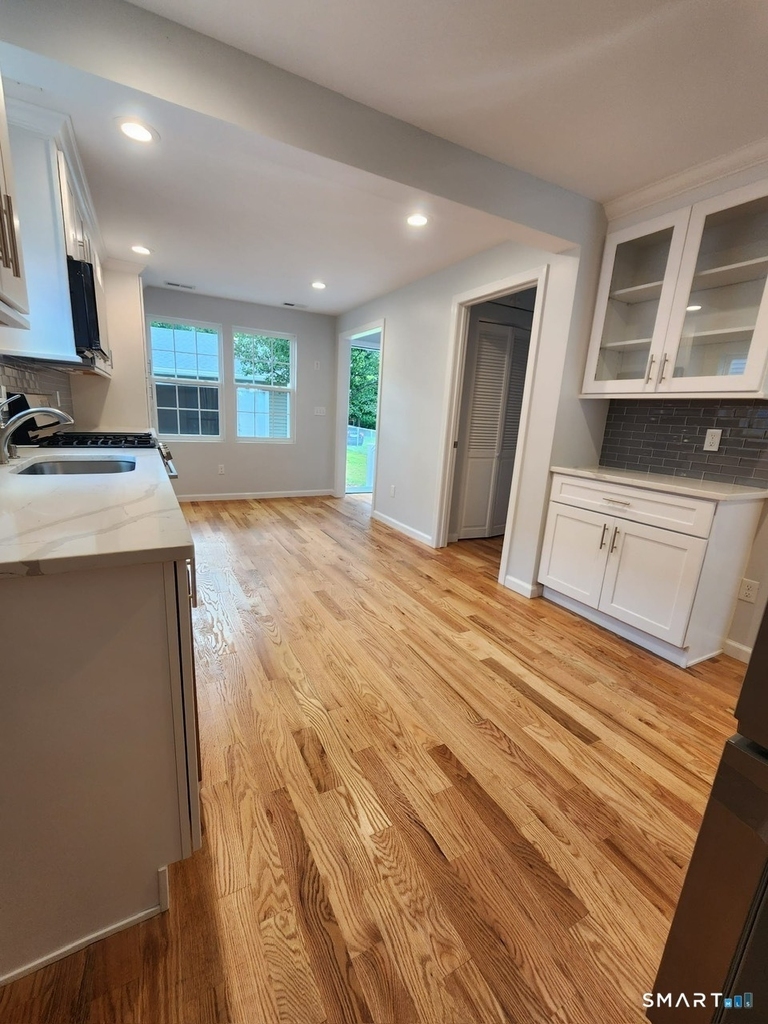44 Rosewood Avenue - Photo 10