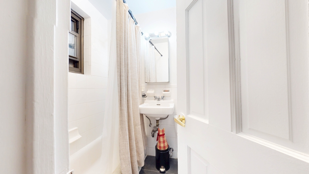 330 East 93rd Street - Photo 7