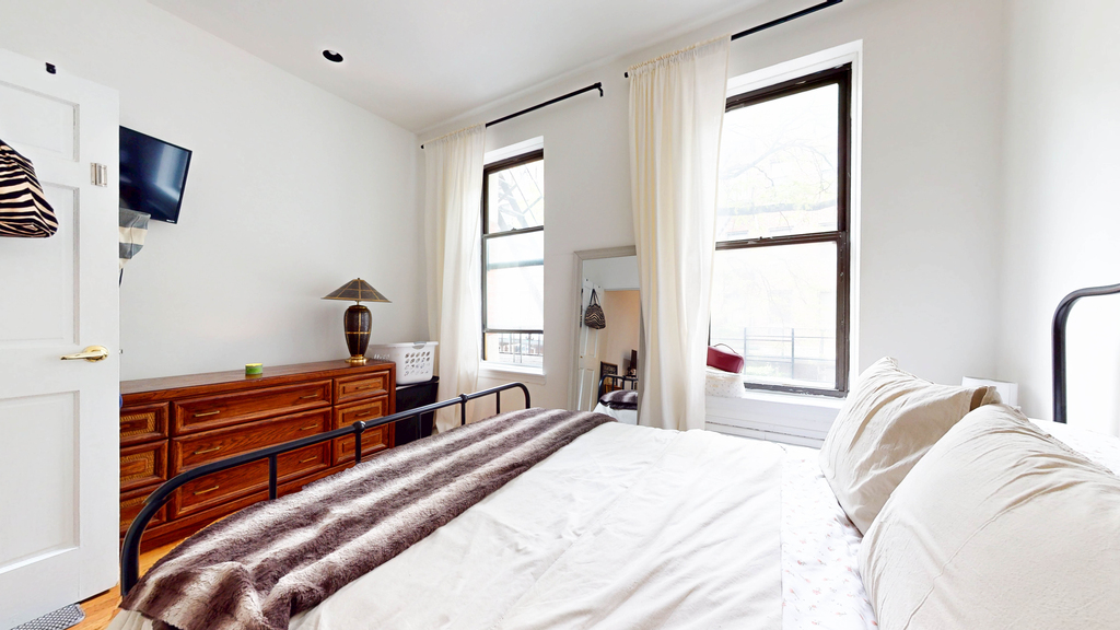 330 East 93rd Street - Photo 5