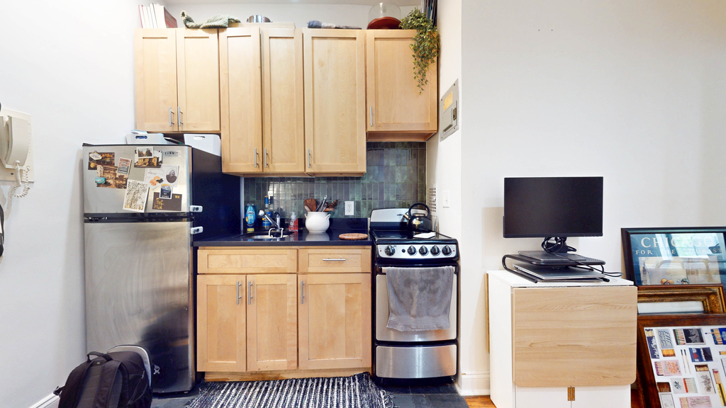 330 East 93rd Street - Photo 3