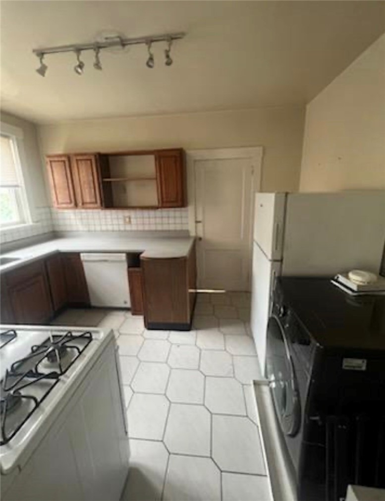 143 The Blvd - Photo 2