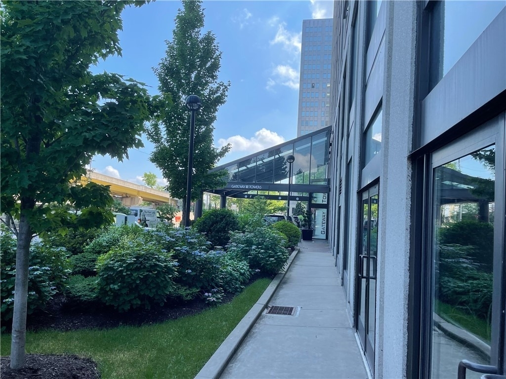 320 Fort Duquesne Blvd - Photo 1