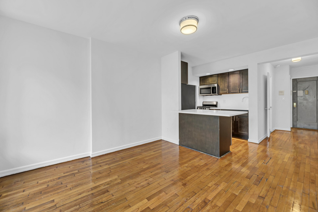 West 49th Street - Photo 0