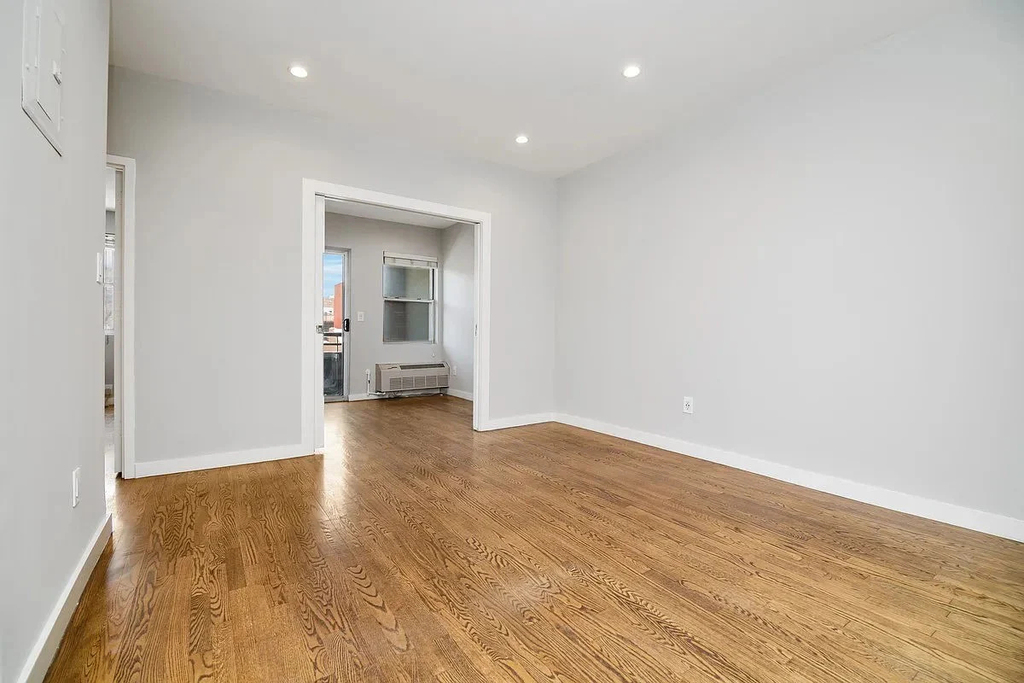 152 Ludlow Street - Photo 2