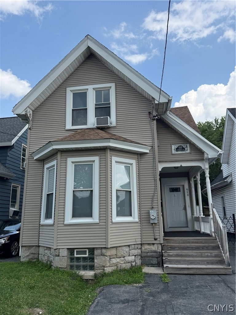 610 N Mcbride Street - Photo 0
