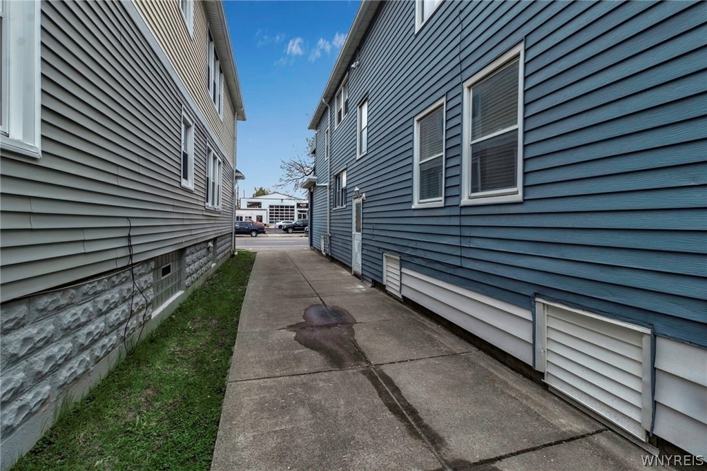 2514 Delaware Avenue - Photo 2