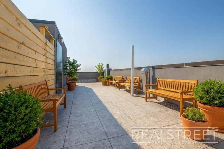 645 Knickerbocker Ave - Photo 10