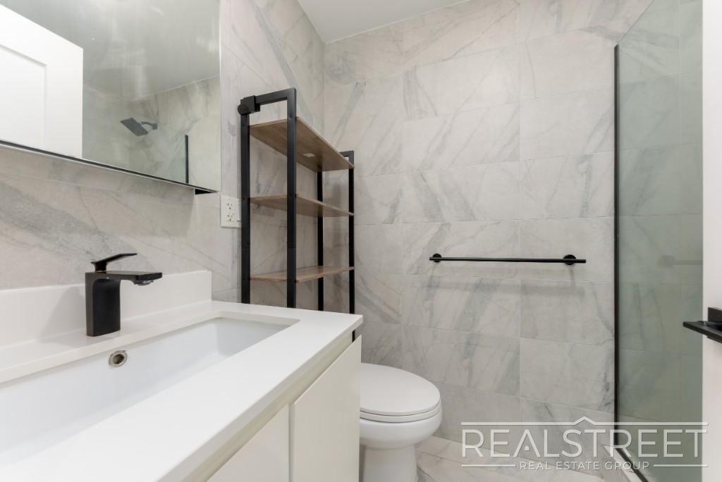 645 Knickerbocker Ave - Photo 7