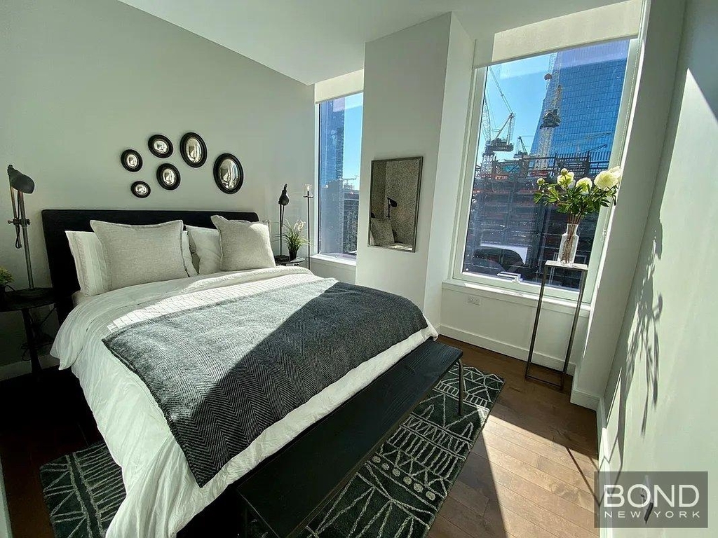 West 36th Street - Photo 0
