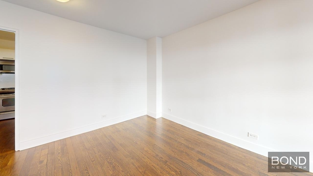 East 63rd Street - Photo 15