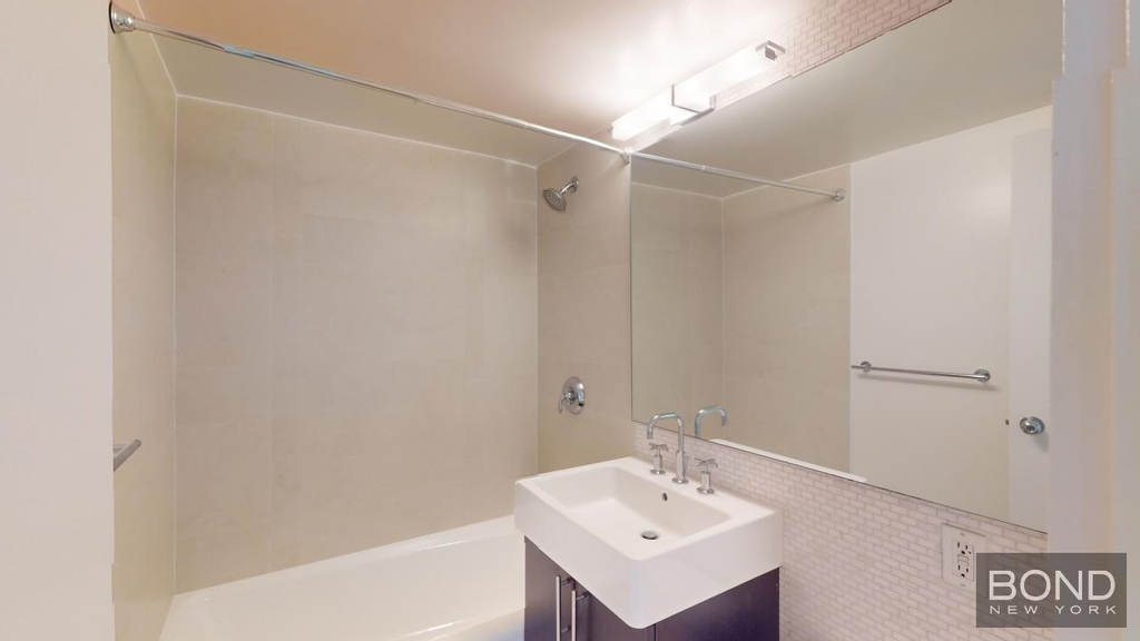 East 63rd Street - Photo 9