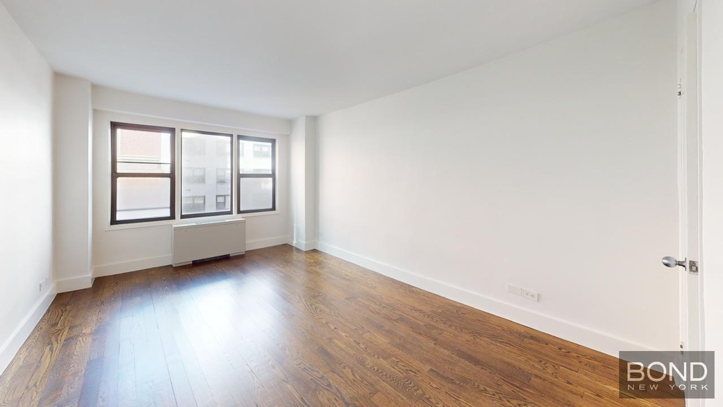 East 63rd Street - Photo 7