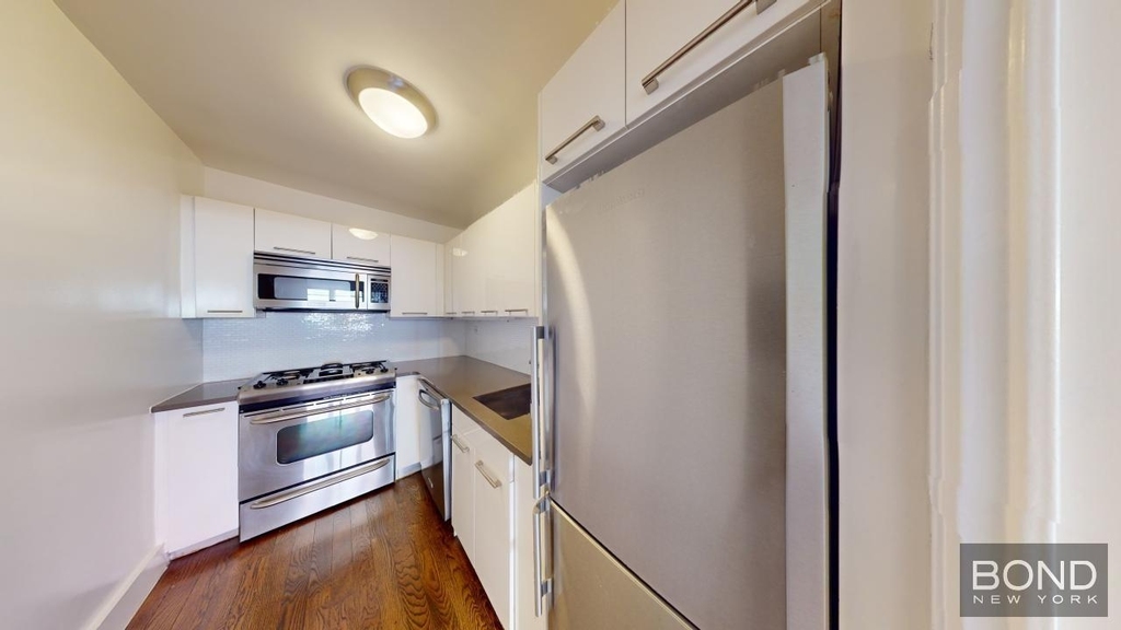 East 63rd Street - Photo 11