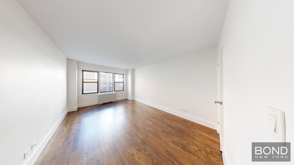East 63rd Street - Photo 5