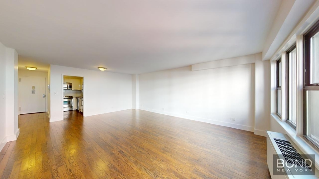 East 63rd Street - Photo 17