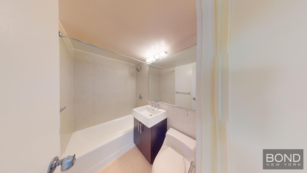 East 63rd Street - Photo 8