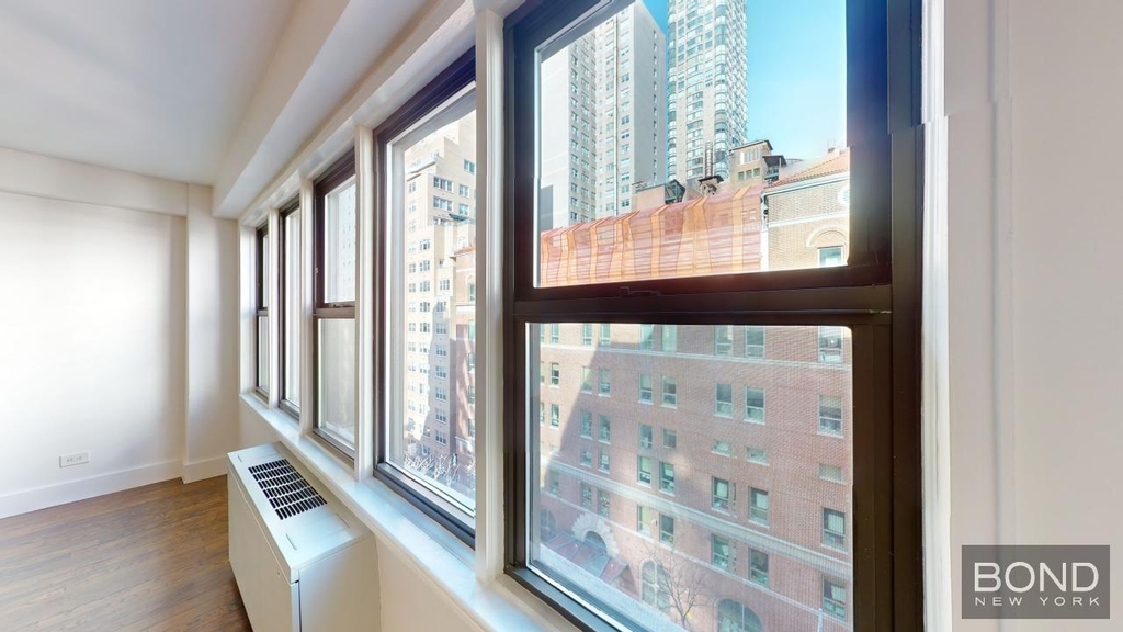 East 63rd Street - Photo 13